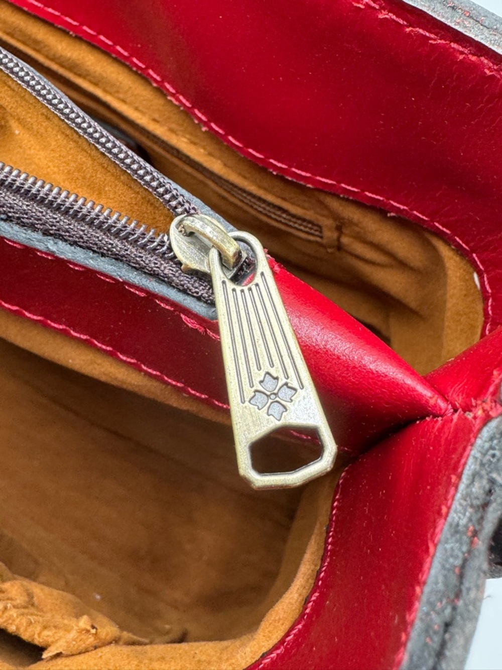 Patricia Nash Irving Bucket Bag in Berry Red Leather – Crossbody & Satchel - Picture 5 of 6